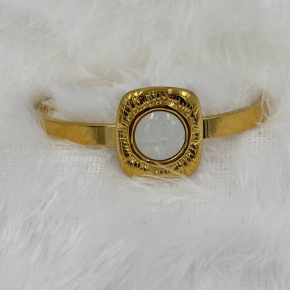 Regal Aura Gold Bangle