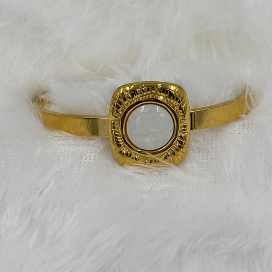 Regal Aura Gold Bangle
